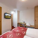 Feichter Szálloda 3*
